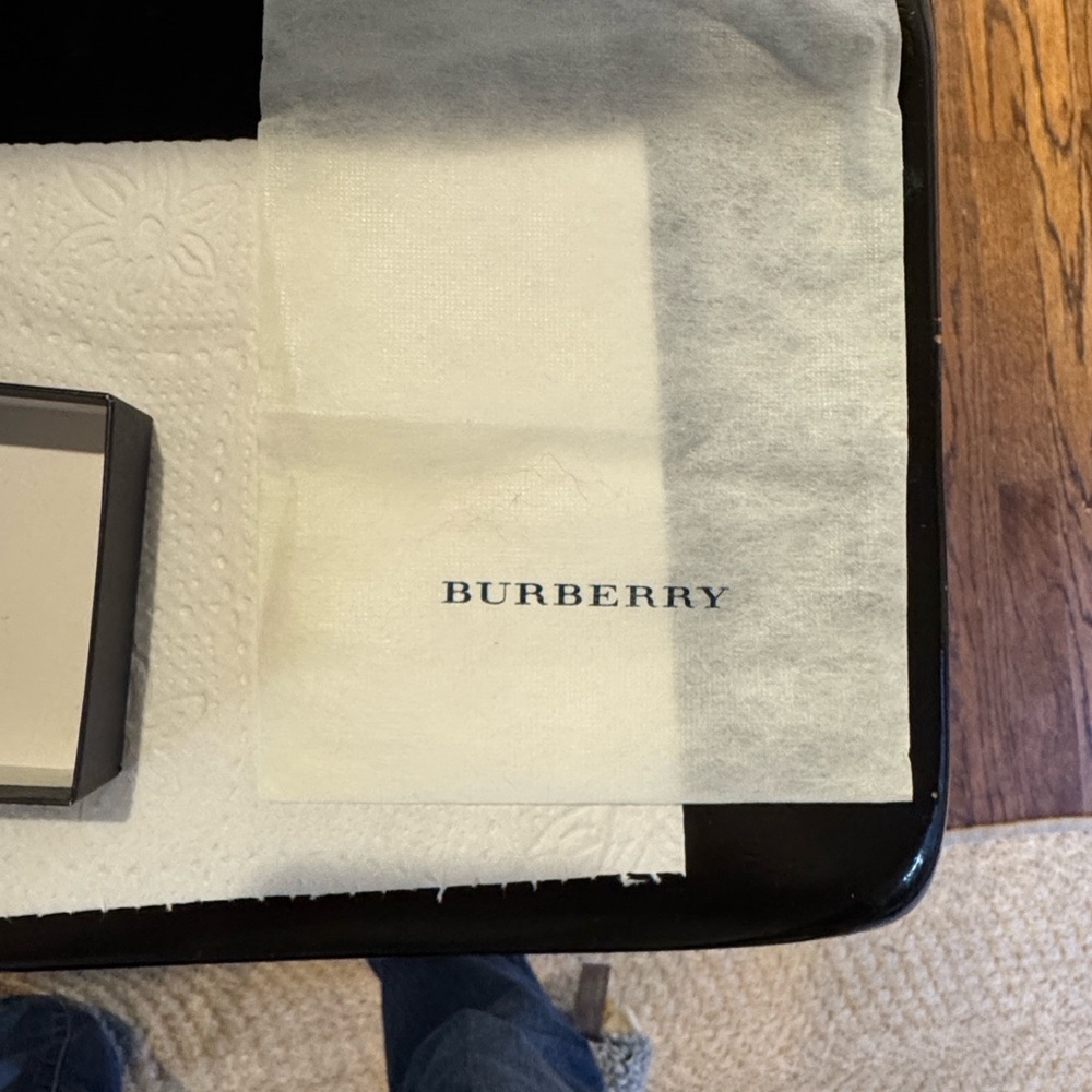 Burberry Checkered Beige and Black with red Card Holder - Picture 8 of 10